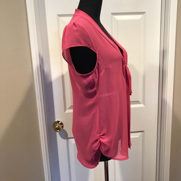 Guess v neck button down. - Picture 2 of 3